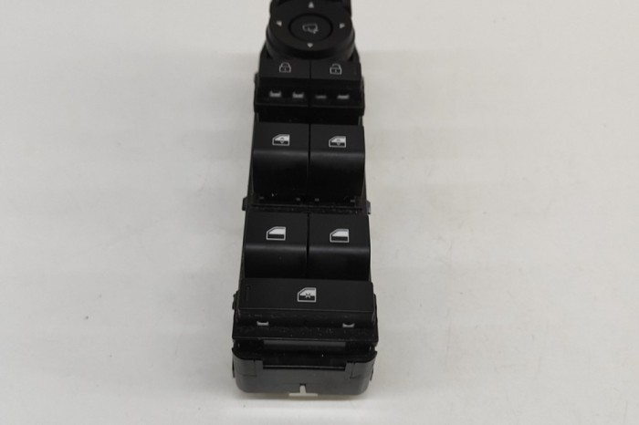 Buton geam ușă dreapta față HYUNDAI KONA SX2 2024 OEM: 93572-BE470,93572-BE470NNB 29793297