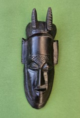 MASCA DECORATIVA SCULPTATA MANUAL DIN LEMN, SENEGAL