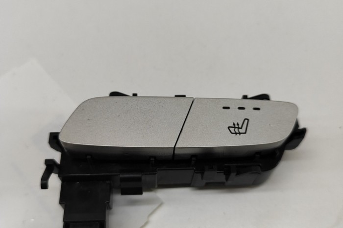 Comutator &icirc;ncălzire scaun MERCEDES-BENZ C W205 2013 OEM: A2139057502 22826663