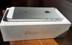 IPhone 5S SILVER 16GB impecabil - bonus 5 huse diferite foto