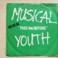 Musical Youth - Pass the Dutchie (MCA Records 104 694-100)(Vinyl/7")