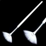 Cumpara ieftin Perie Unghii INGINAILS Praf Manichiura, Curatare Pilire, Profesionala, Alba