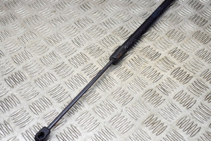 Amortizor capota dreapta față VW TOUAREG 7LA, 7L6, 7L7 2004 OEM: 7L6823359B 14270989