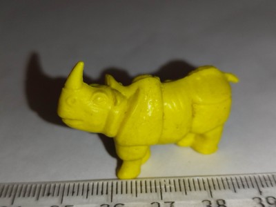 bnk jc Dunkin - figurine de plastic - rinocer foto