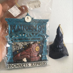 Lot 2 figurine Harry Potter, Hogwarts Express si palaria lui Harry Potter