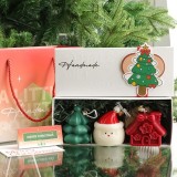 Lumanari Parfumate de Craciun, GIFT BOX din 3 Lumanari din Ceara de Soia, Model C Om de Zapada, Brad, Casuta, 22.5 x 9.5 x 9 cm, Multicolor