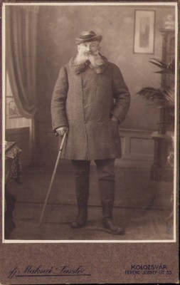 A2691N Bărbat cu barbă și baston, studio ifj Maksai L&amp;aacute;szl&amp;oacute;, Cluj Huedin Luduș foto