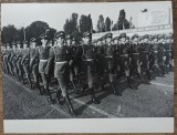 Scena de la defilarea din 23 august 1984// fotografie, Romania 1900 - 1950, Portrete