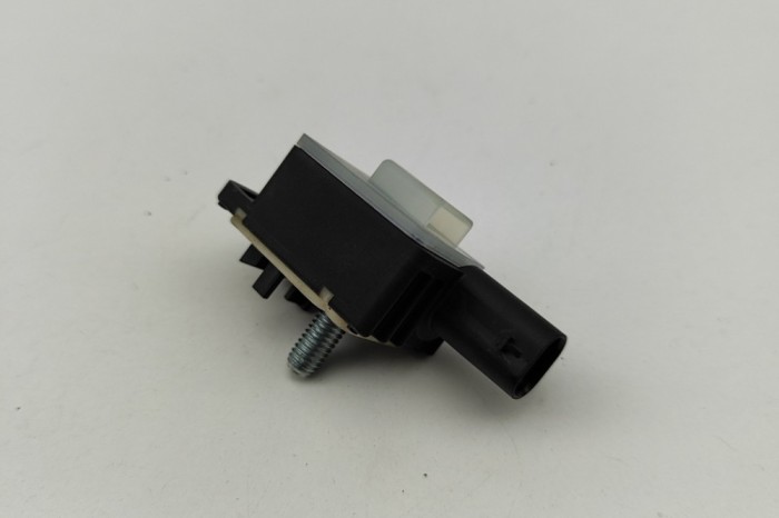 Senzor de impact lateral dreapta BMW X2 F39 2023 OEM: 9475697 30745484