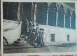 Carte postala, Scoala Centrala de Fete din Bucuresti. Elevele intrand din gradina in coridor, perioada interbelica