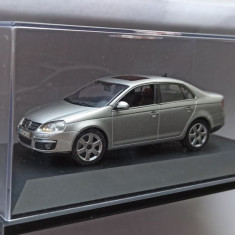 Macheta Volkswagen VW Jetta MK5 2005 silver - Schuco 1/43