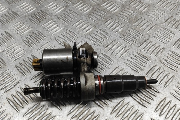 Injector de combustibil LAND ROVER DEFENDER L315 1998 OEM: BEBE2A01001,MSC000030 28075312