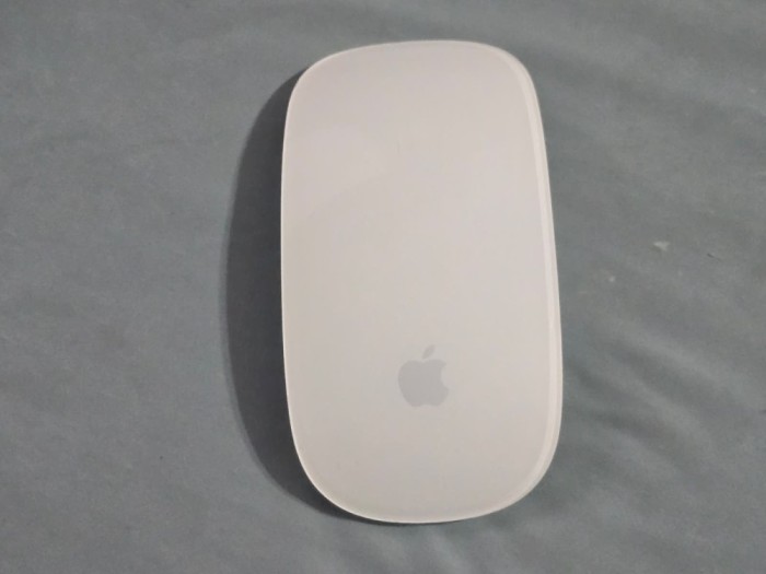 Mouse Apple Magic 1 Wireless Model A1296, Multi-Touch, Alb - Argintiu