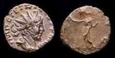 Tetricus I (271&ndash;274 d.Hr.) Antoninianus &ndash; Monedă rară a ultimului &icirc;mpărat al Imperiului Galic, cu imaginea Victoriei pe revers. Preț: 110 lei.