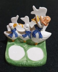 piesa veche de colectie Epoca de Aur - Suport din ceramica pentru Şerveţele