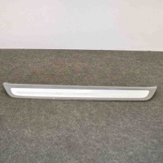 Ornament prag st&acirc;nga față AUDI Q3 8U 2017 OEM: 8U0853373,8U0853373A