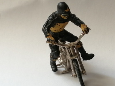 Bnk jc Britains Ltd. - Speedway racers 9684 - motociclist - 1/32 foto