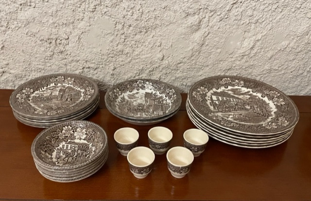 SET DE 25 DE PIESE DIN PORTELAN ENGLEZESC ROYAL TUDOR WARE- COACHING TAVERNS