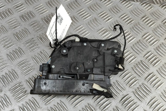 &Icirc;ncuietoare ușă dreapta față BMW X5 F15, F85 2014 OEM: 7281936 31416613