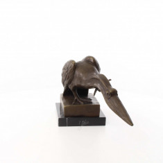 Pelican stilizat - statueta din bronz pe soclu din marmura BE-40