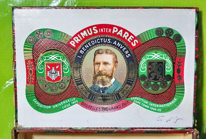 D369-I-Caseta Trabucuri lemn veche PRIMUS INTER PARES I. Benedictus Anvers.
