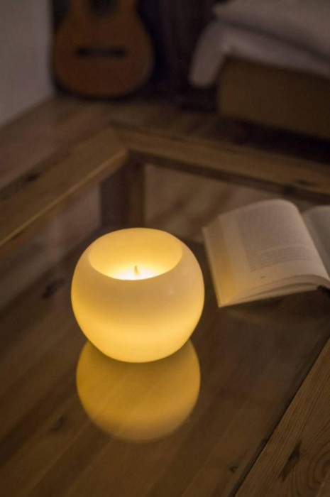 Lumanare din ceara cu led alb-cald