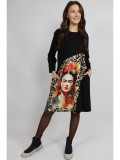 Cumpara ieftin ROCHIE MIDI CU BUZUNARE SI MANACA LUNGA INSERTIE PRINT FRIDA TALIE UNICA Multicolora