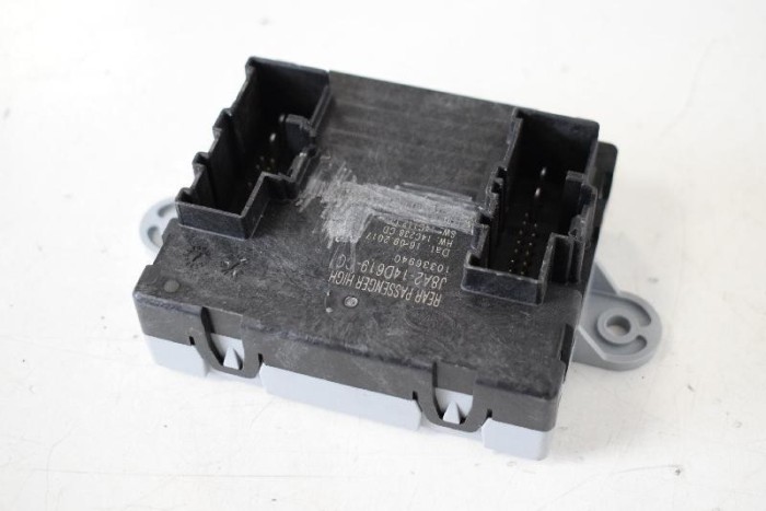 Modul de control ușă st&acirc;nga spate LAND ROVER RANGE ROVER VELAR L560 2018 OEM: J8A2-14D619-CC | 3715366