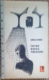 Cumpara ieftin CORNELIU OMESCU - INTRE DOUA TRENURI (volum de debut, 1965) [pref. G. DIMISIANU]