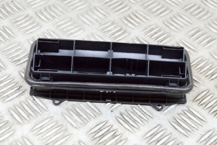 Grila de ventilație caroserie NISSAN LEAF ZE1 2022 OEM: 820021-3712C,8200213712C 19422362