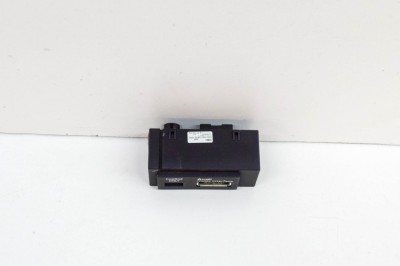 USB AUDI A3 Limousine 8VS, 8VM 2015 OEM: 8V0035736B 20631129 foto