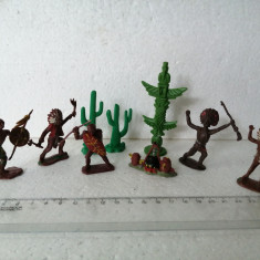 bnk jc Lot 8 figurine Hong Kong - indieni- bosiman - elemente decor