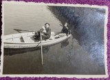 Fotografie, Parinti cu copilul, cu barca pe lac, anii 40