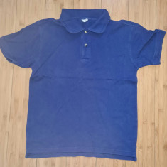 Tricou barbati bumbac polo cu guler bleumarin masura S purtat