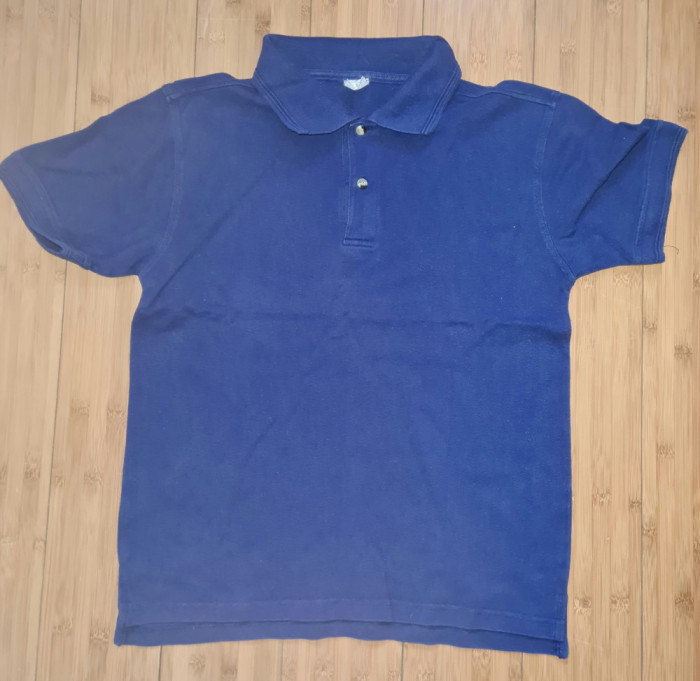 Tricou barbati bumbac polo cu guler bleumarin masura S purtat