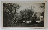 OFITERI ROMANIA LA PICNIC , ZONA MONATANA , FOTOGRAFIE FORMAT CARTE POSTALA , PERIOADA INTERBELICA