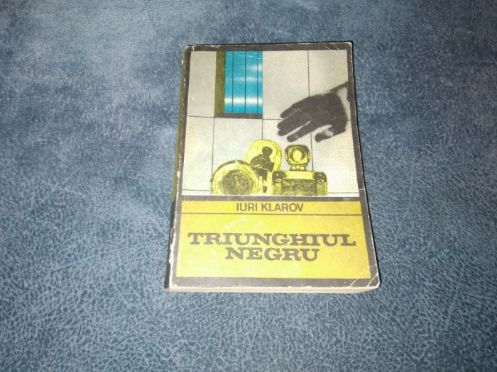 IURI KLAROV - TRIUNGHIUL NEGRU