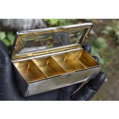 Cutie Art Deco / Bauhaus pentru timbre - alama argintata cu tavita aurita si capac lupa - anii 1920