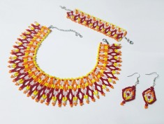 Set traditional lat romburi, rosu, galben, margele nisip, baza gatului