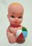 Jucarie veche de colectie figurina din cauciuc - Bebe cu minge colorata