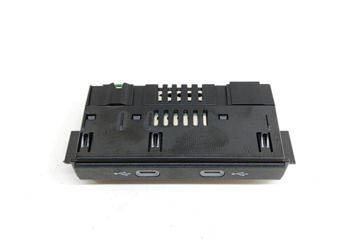 USB AUDI Q4 SUV F4B 2021 OEM: 89A035736 25750664