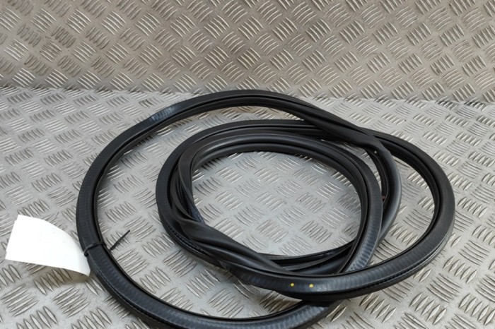 Garnitura ușă dreapta față VW T-CROSS C11 2024 OEM: 2GM867912C | 31402378