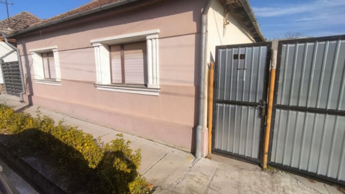 Vand casa in tinca
