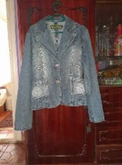 Costum pentru domni?oare. foto