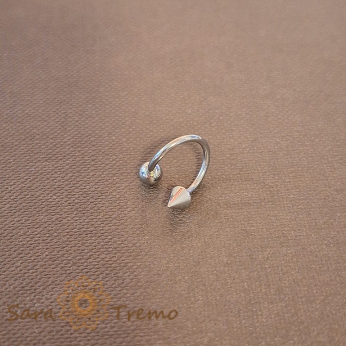 Piercing Proeminent cu Sageata Mare si Bila Mare din Titan