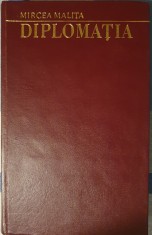 Mircea Malita, Diplomatia. Scoli si institutii, (cartea dupa care invatat Calin Georgescu), 1970