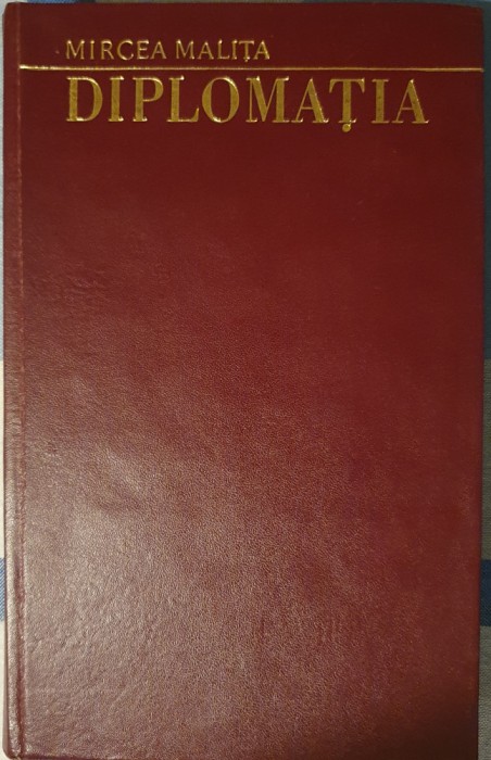 Mircea Malita, Diplomatia. Scoli si institutii, (cartea dupa care invatat Calin Georgescu), 1970