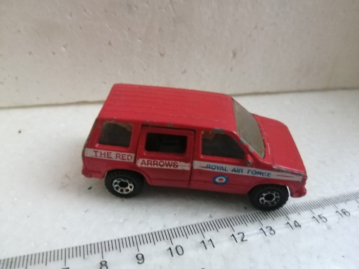 bnk jc Matchbox 1984 Dodge Caravan Red Arrows - 1/60