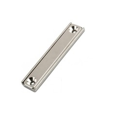Magnet neodim bloc 60 x 13,5 x 5 mm, &icirc;n carcasă, cu 2 găuri D 3,3 și șanfren D 6,5