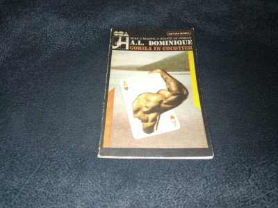 A I DOMINIQUE - GORILA IN COCOTIER foto